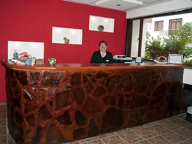 Hotel Fuente De Piedra II Quito 3*,