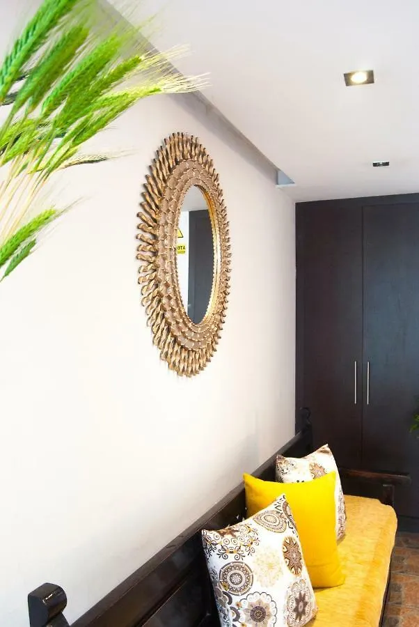 Hotel Fuente De Piedra II Quito 3*,