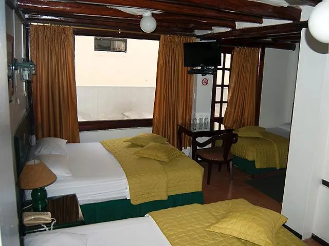 ***  Hotel Fuente De Piedra II Quito Équateur