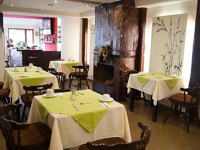 Hotel Fuente De Piedra II Quito 3*,