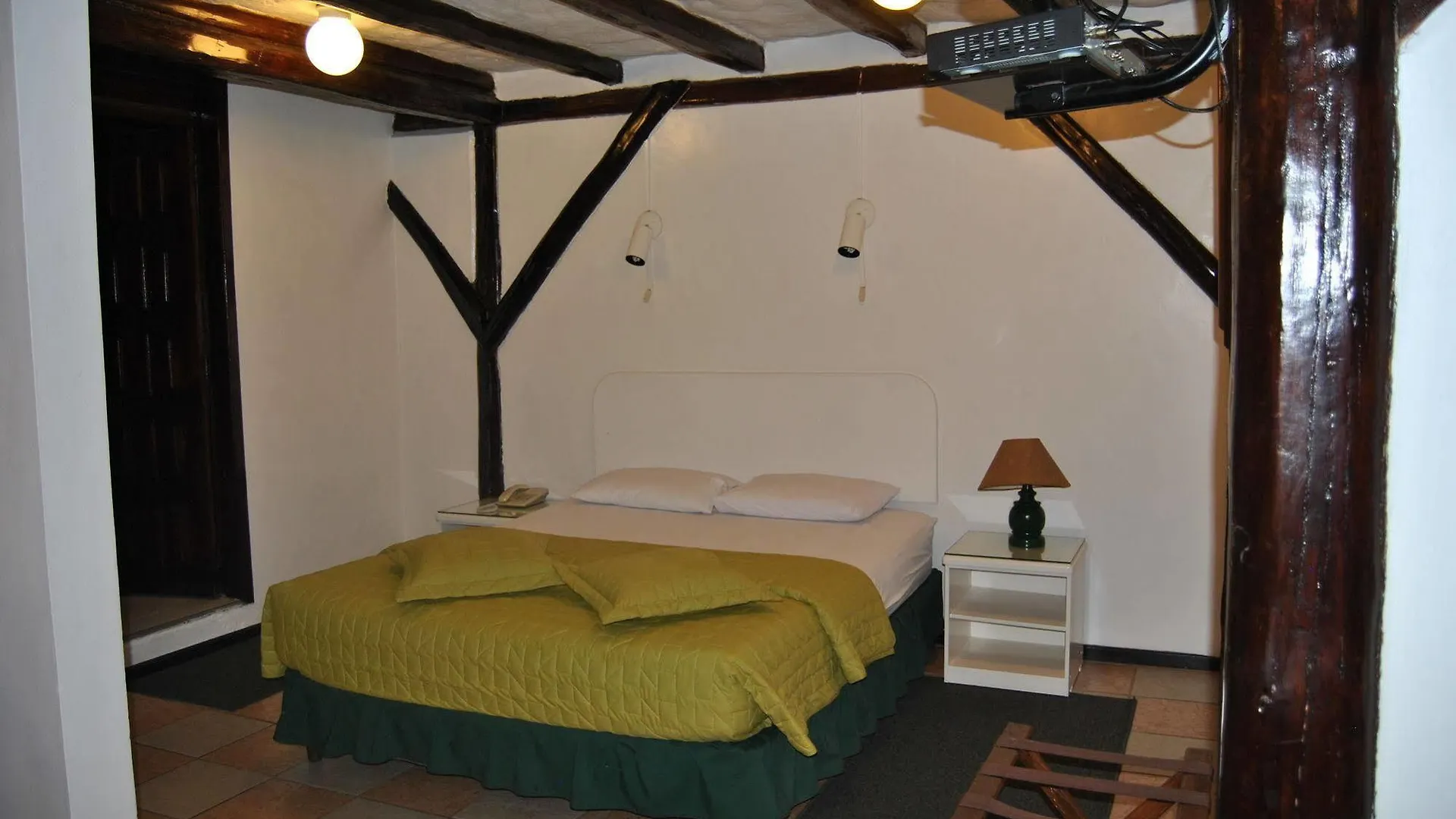 Hotel Fuente De Piedra II Quito 3*,
