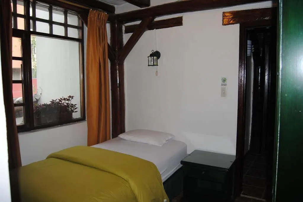 ***  Hotel Fuente De Piedra II Quito Équateur