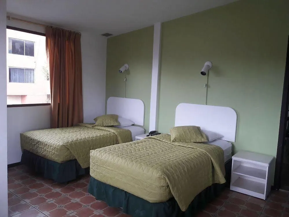 Hotel Fuente De Piedra II Quito 3*,  Équateur