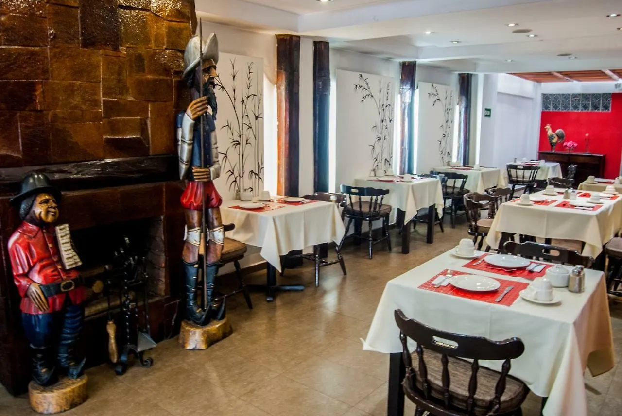Hotel Fuente De Piedra II Quito 3*,