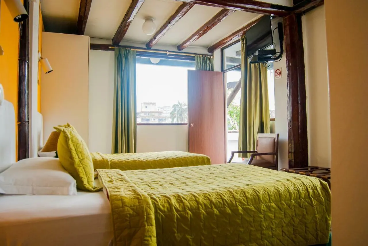 Hotel Fuente De Piedra II Quito 3*,  Équateur