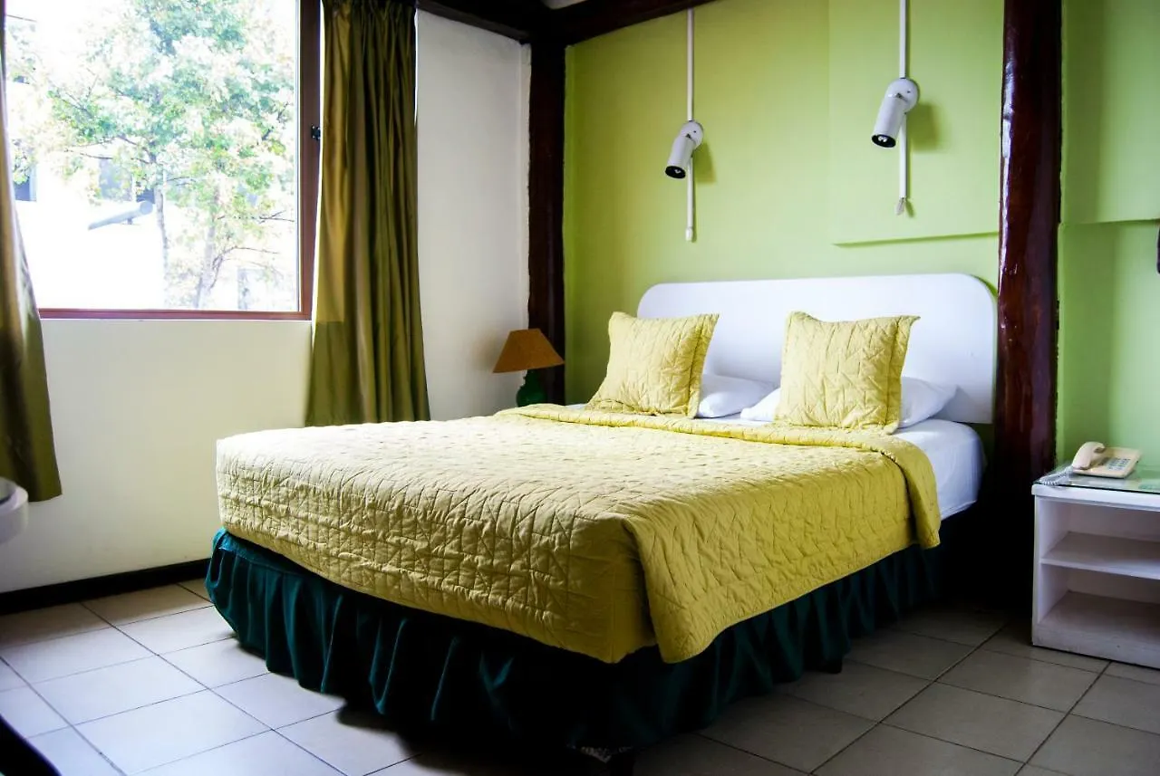 Hotel Fuente De Piedra II Quito 3*,  Équateur