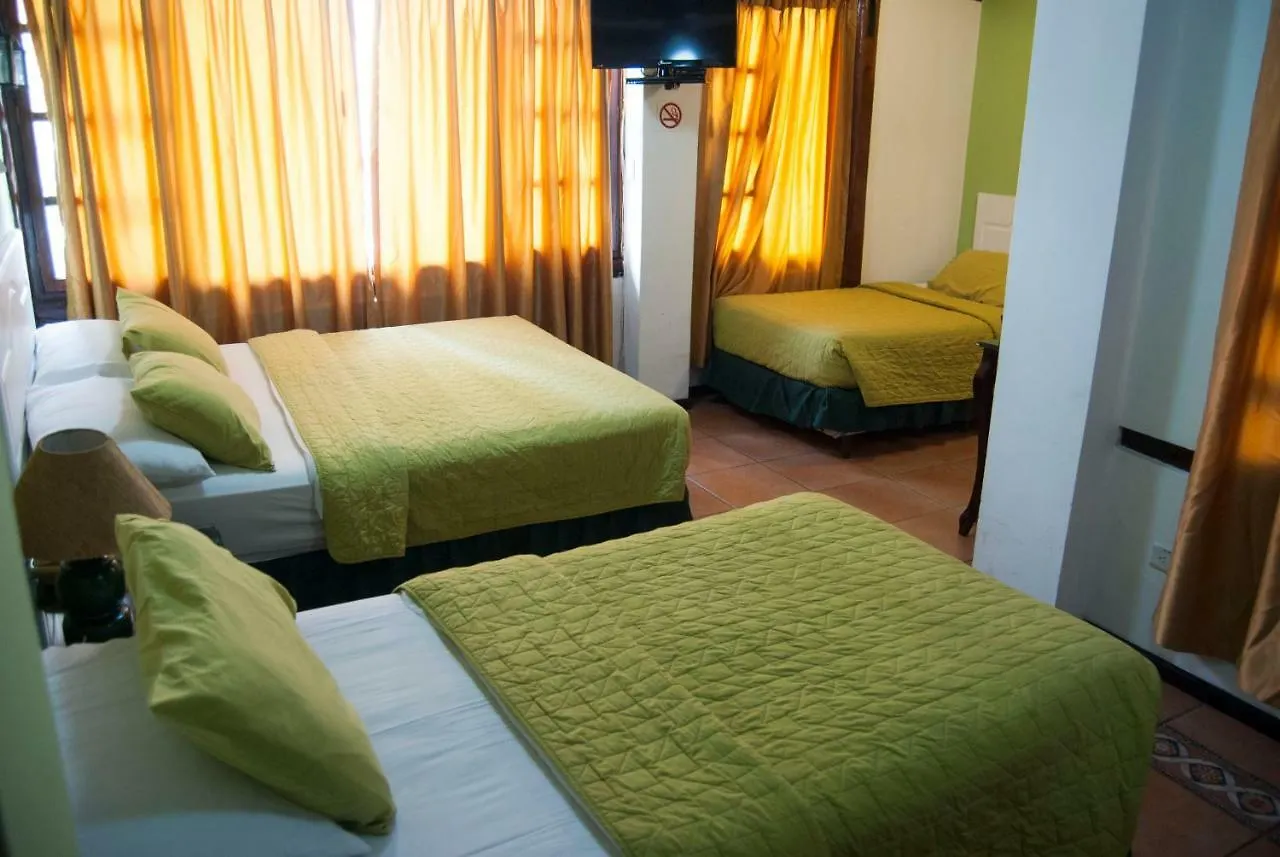 Hotel Fuente De Piedra II Quito 3*,  Équateur