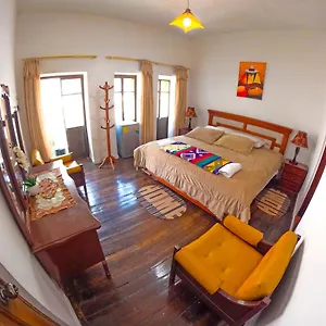 Colonial House בית הארחה