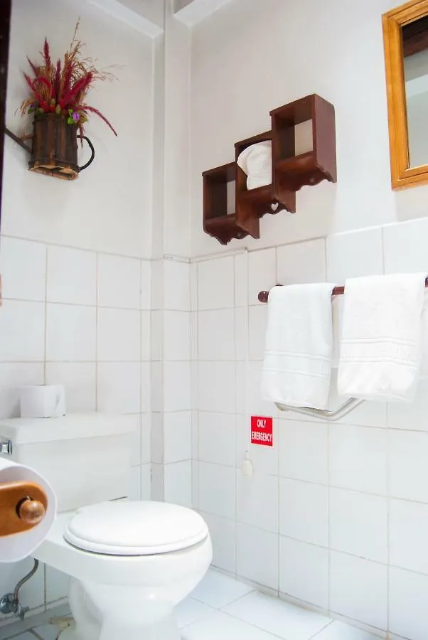 Hotel Fuente De Piedra II Кито