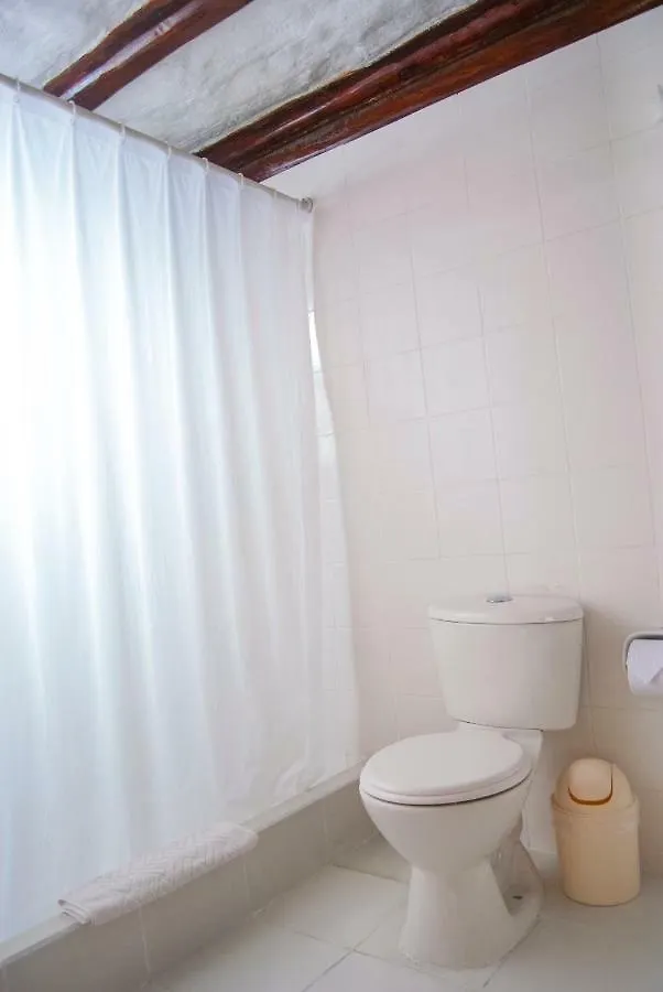 Hotel Fuente De Piedra II Кито 3*,  Эквадор