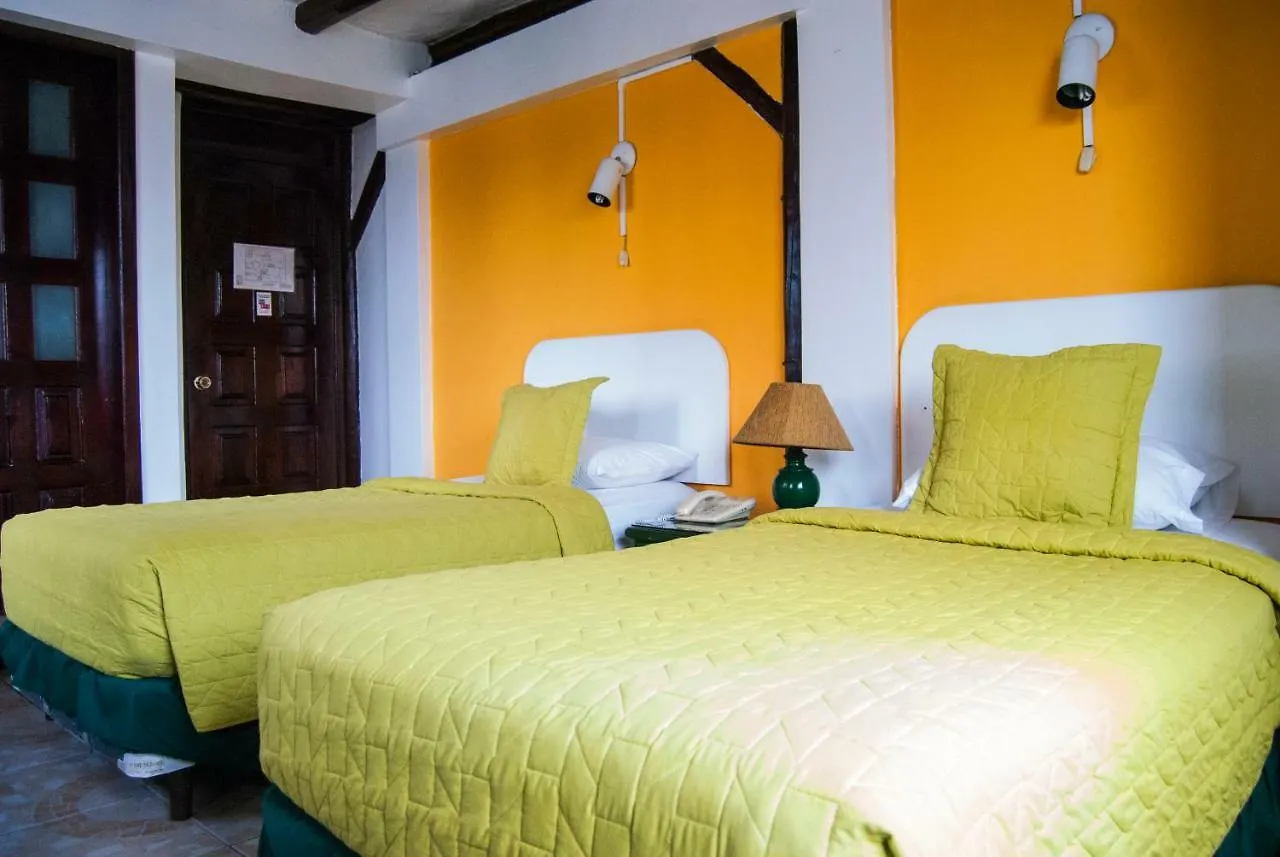 ***  Hotel Fuente De Piedra II Кито Эквадор