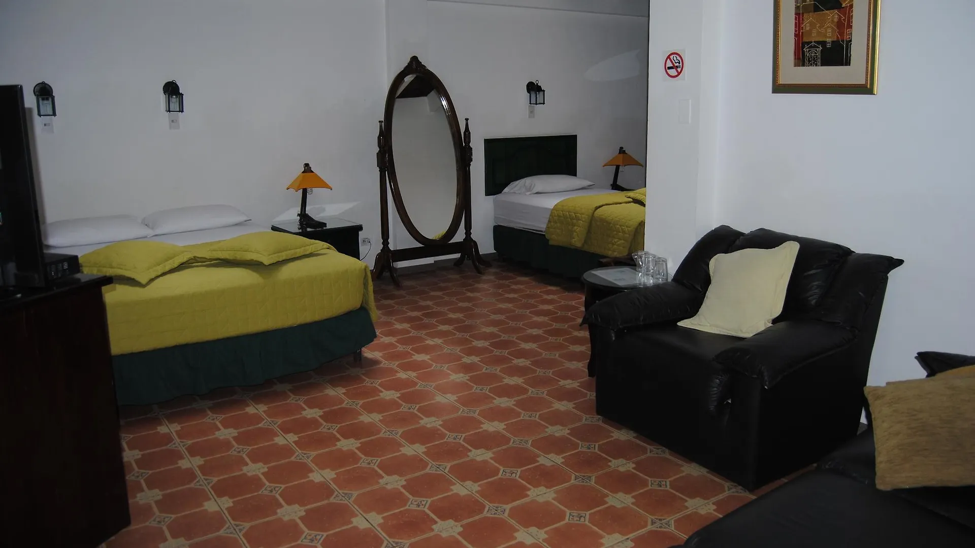 Hotel Fuente De Piedra II Quito 3*,  Ecuador
