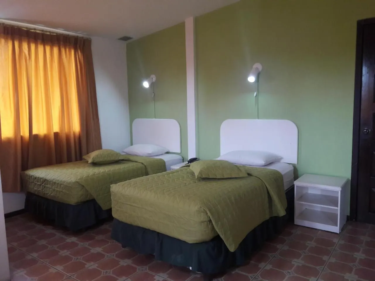 ***  Hotel Fuente De Piedra II Quito Ecuador