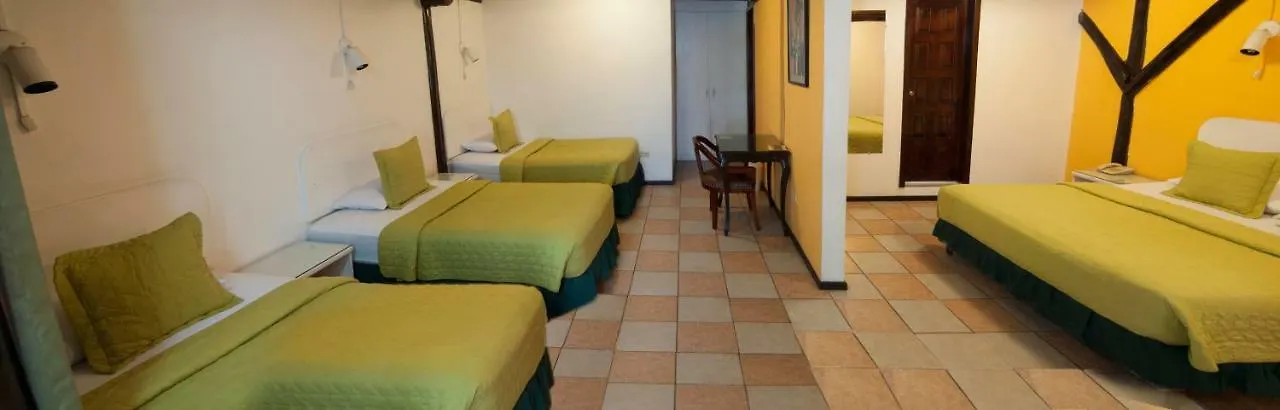 Hotel Fuente De Piedra II Quito 3*,